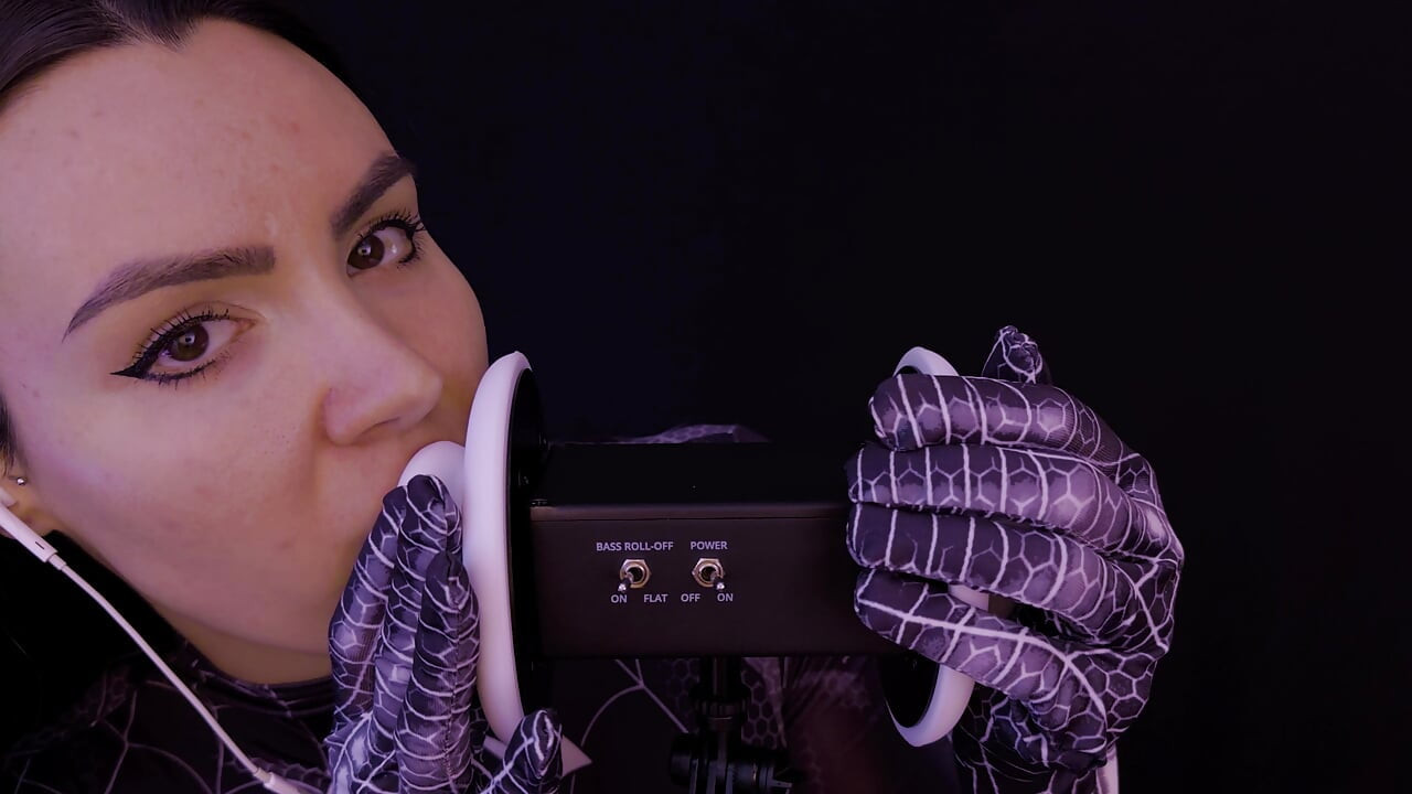 Asmr ear eating lambendo aranha menina cosplay