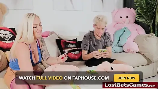 Elana и Kyle играют на раздевание, бросок, игра с броском пениса