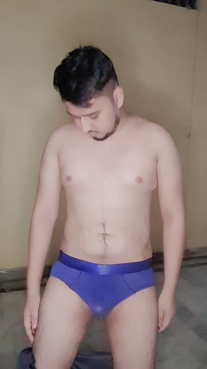 Chaddi mein fist maari di