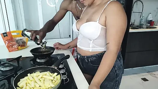 Cummy Bear ile yemek yapıyor