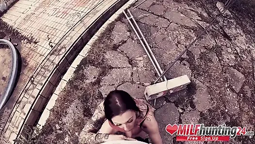 Sert anal sikiş! Orta yaşlı seksi kadın avcısı ateşli orta yaşlı seksi kadın Julia Exclusiv'i sikiyor (ingilizce)