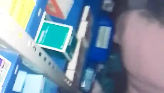 Мы трахаемся между лекарствами в медицинском магазине