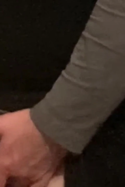 老男人变态在地铁里抚摸我的阴户