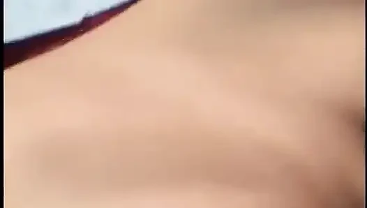 Gadis cantik rambut cokelat dientot sama pria yang beruntung