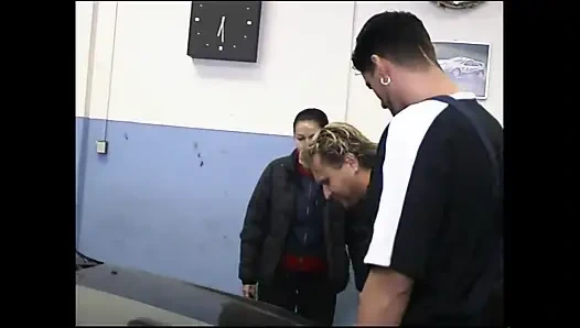 Riesiger schwanz im mund, großer schwanz in muschi, dreier