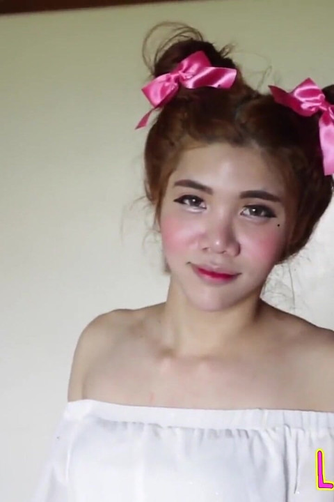 LadyboyStar - симпатичный ледибой с рыжими волосами получает ее пять минут славы