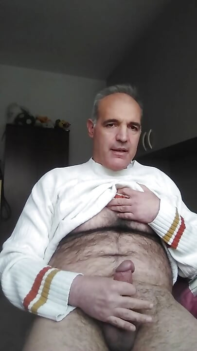 अपने ही लंड से हस्तमैथुन करने के तरीके पर Luca को सबक जारी रखें