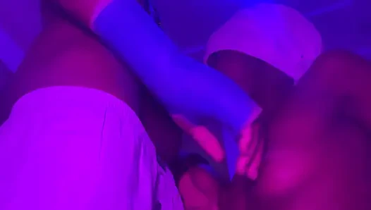 Грязная толстушка, чернокожая тинка делает лучшие губы с присоской DFSL крупным планом в любительском видео