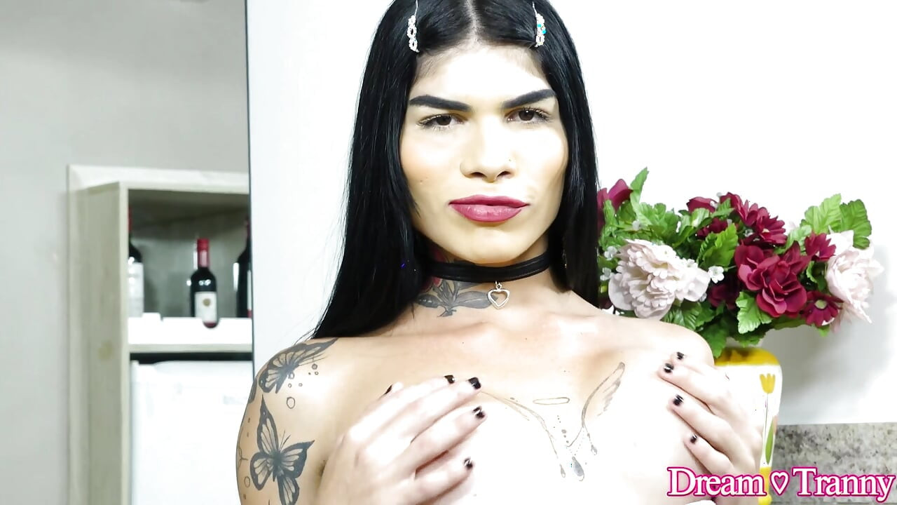 Trans Beauty Maylla Mandy Has Her Booty Fucked by The Machine