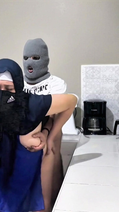 Istri muslim Indonesia berhijab yang cantik rasanya lebih enak daripada buah-buahan, dia adalah pasangan buatan… | Clip 3