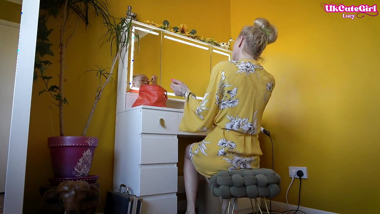 Your Mate's MILF Catches You Watching: Lick My Pussy While You Jerk