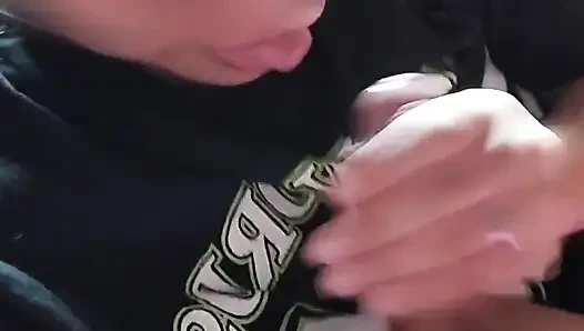 Beni ağzına boşaltıyor