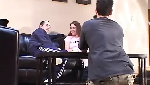 Seksi sarışın kızlar yarak emiyor