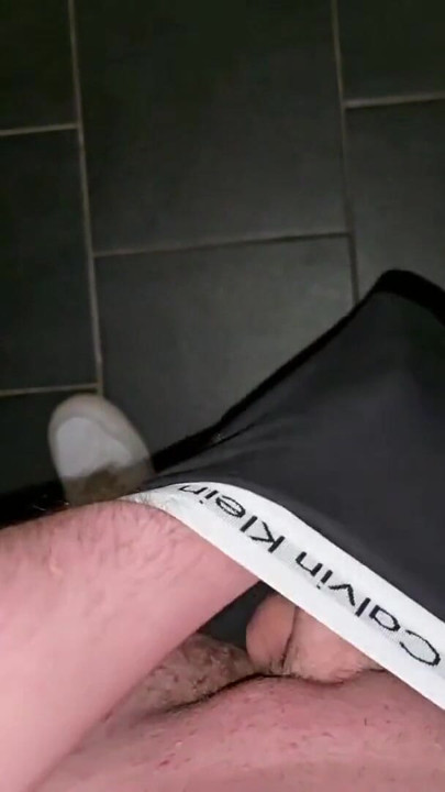 Saksalainen isä käskee sinut laukeamaan hänen mustissa Calvin Klein -boksereissaan - PhantomGentX | Klippi 1