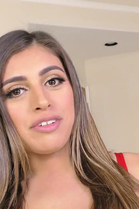 Latina Ella Knox Uses 36dds to Get Her Way