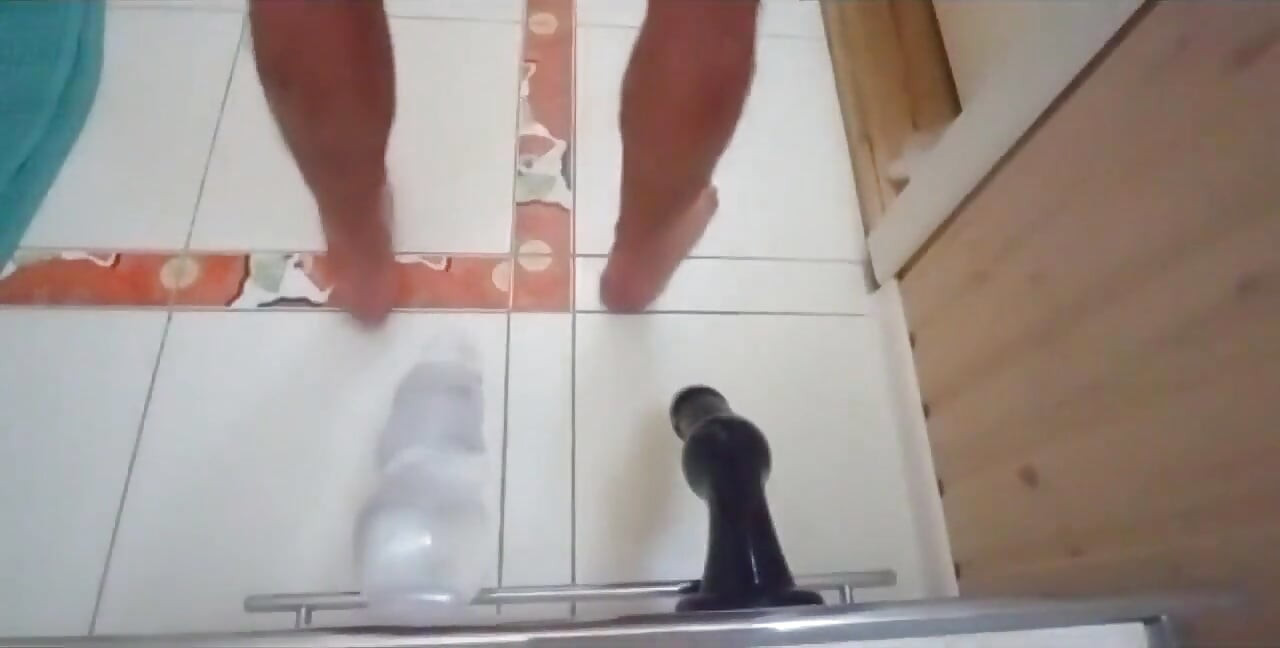 שני דילדואים ענקיים מותחים לי את התחת עמוק
