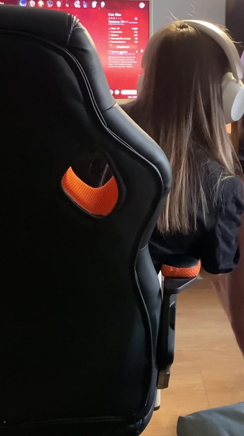 Emotionaler moment von "Altgirl hat ein geschenk für ihren top-spender in Genshin Impact gemacht"