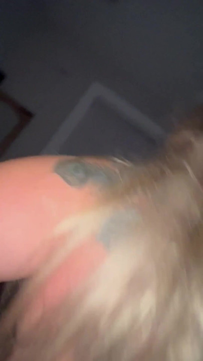 Sexy bunda grande Madura milf cavalga e cums so hard em cima de seu FILHOTE mais jovem | Clipe 2