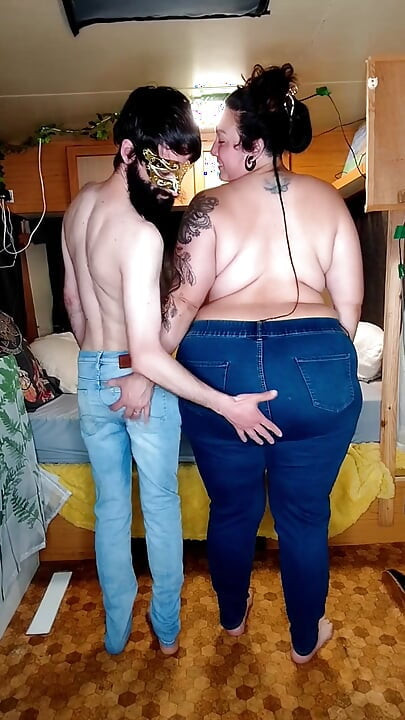 Carry & Reward - So sánh kích thước, Bear Hug Lift và Lapsit Handjob