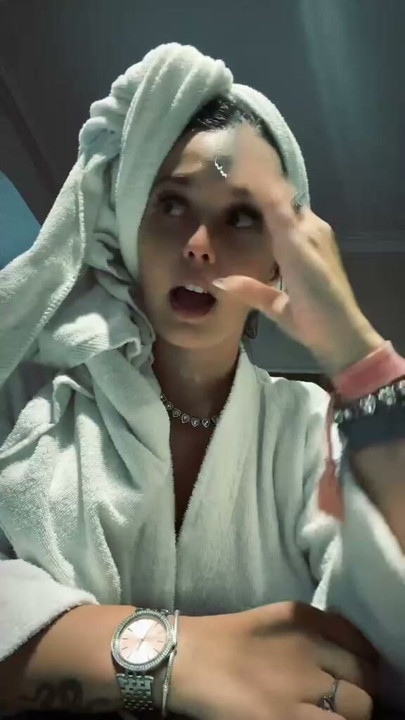 목욕 가운에서 블랙 코르셋까지, 나머지는 내 바이오에서