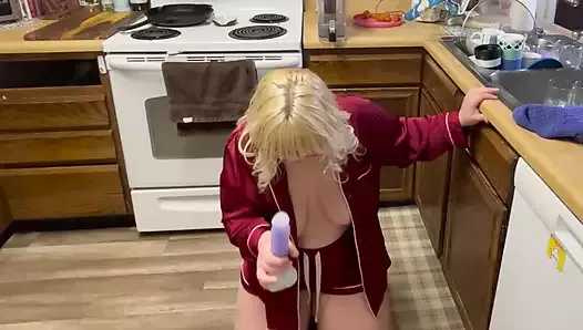 Kitchen blowjob, bend that fat ass over the counter and fuck her juicy pussy, Hurry before you are caught! V178