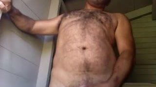 Chubby Bear Jerking - Paja de osazo gordete