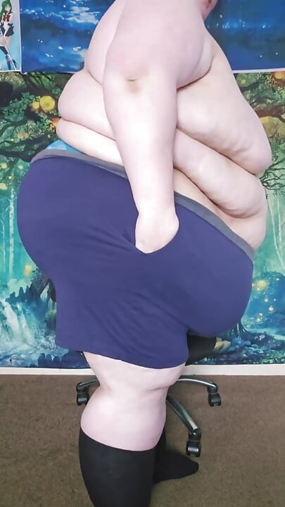 SSBBW淋浴後身體穿上衣服