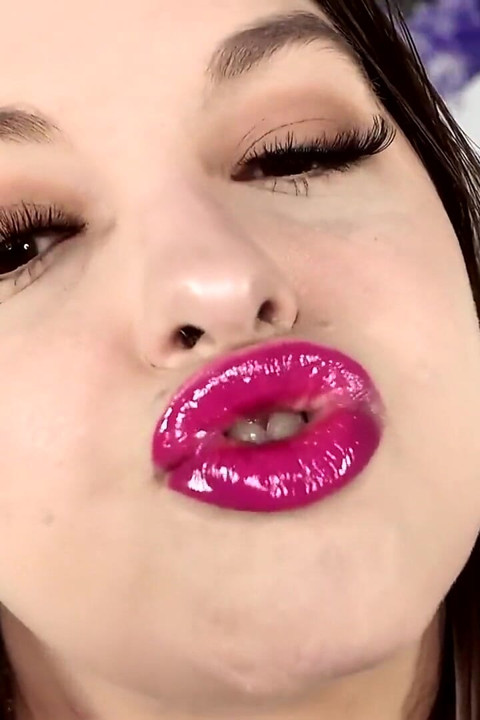 Twoja Różowa Obsesja Lipgloss JOI