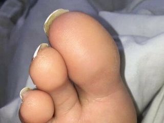 Kuku jari kaki panjang yang seksi