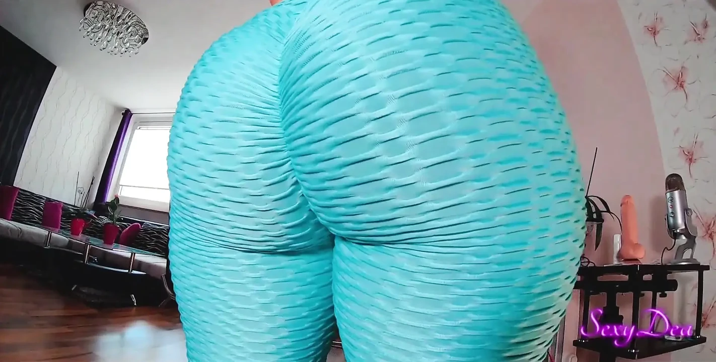 Perfect Big Ass Camgirl Playing with Dildo