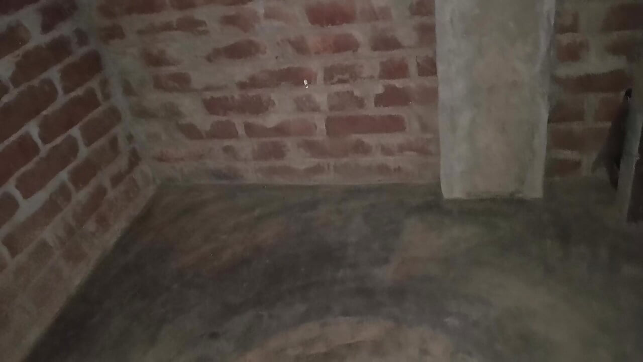 India primera vez sola en casa sexy