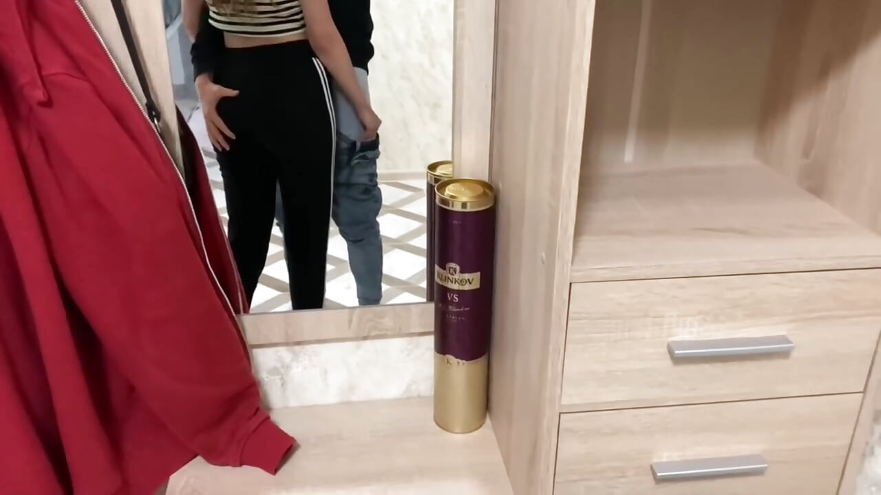 I Met My Young Neighbor in the Elevator and Sucked His Dick