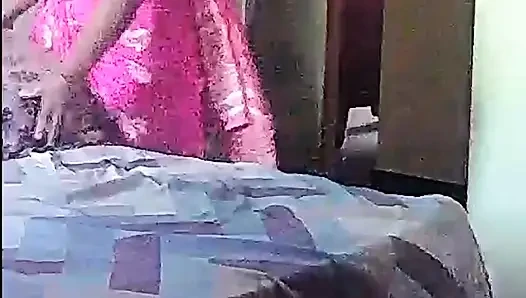 Tante india selingkuh dengan kain sree merah muda dientot sama ayah tiri tetangganya