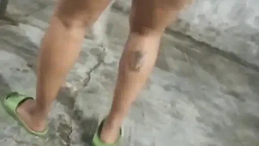 Во дворе. Может быть, сосед увидел меня?