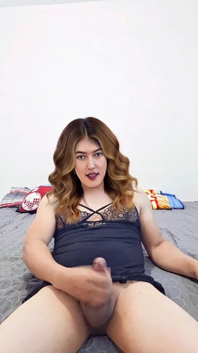 Wie geeft me sexy kleding | Clip 1