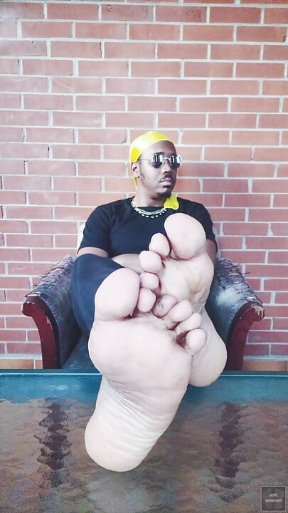 Moving male soles and toes (2026)