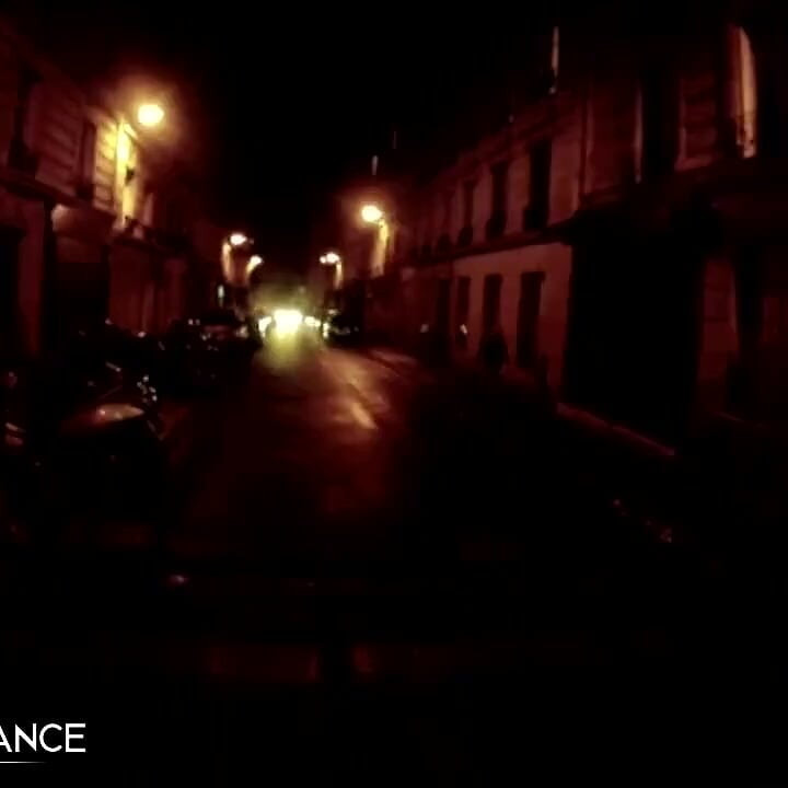 Nicky oyuncu seçmelerinde, güzel genç sarışın bir adam yiyici!