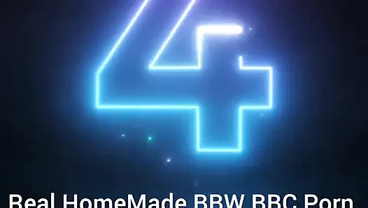 Amcığımı açiyorum işiyor parmaklıyor bacak sallıyor orgazm