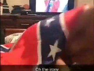 Chica chupa bbc envuelto en bandera confederada