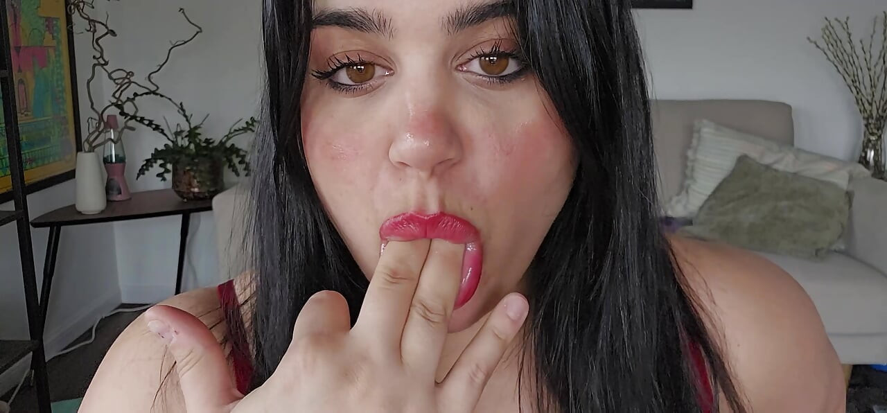 איך לשחק עם הזין הקטן שלך כמו זונה סיסי