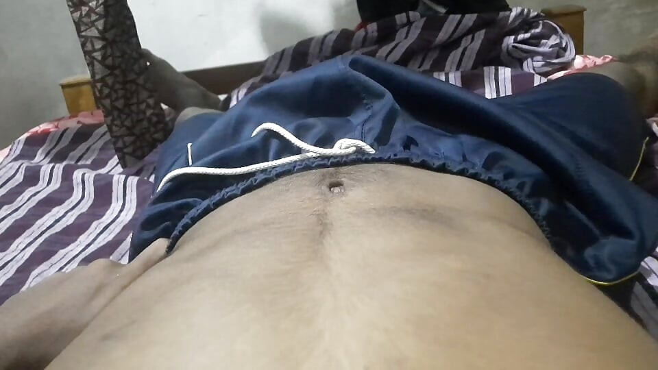 18-godišnjakinja s dlakavim kurcem drka se