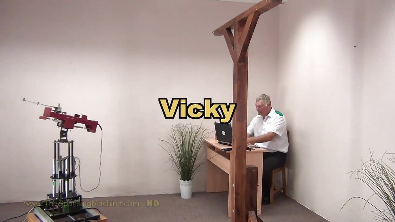 Vicky palmada máquina - chicoteamento nu nas costas