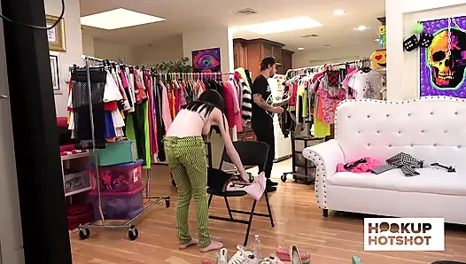 BTS - Leda elizabeth neckt das Objektiv mit ihren schönen Kurven!