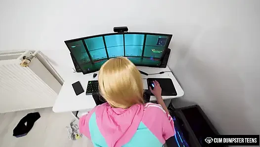 CumDumpsterTeens - Ana Lingus wird von ihrem freund, massive erektion, erascht