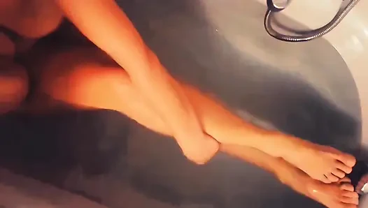 Istri pirang dewasa menikmati seks saat senja