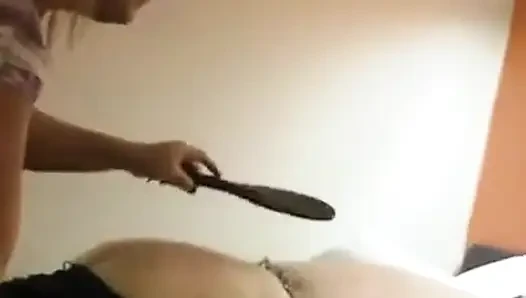 Cewek domisme baru ngentot pantat cewek nakal sampai dia mengerang keenakan