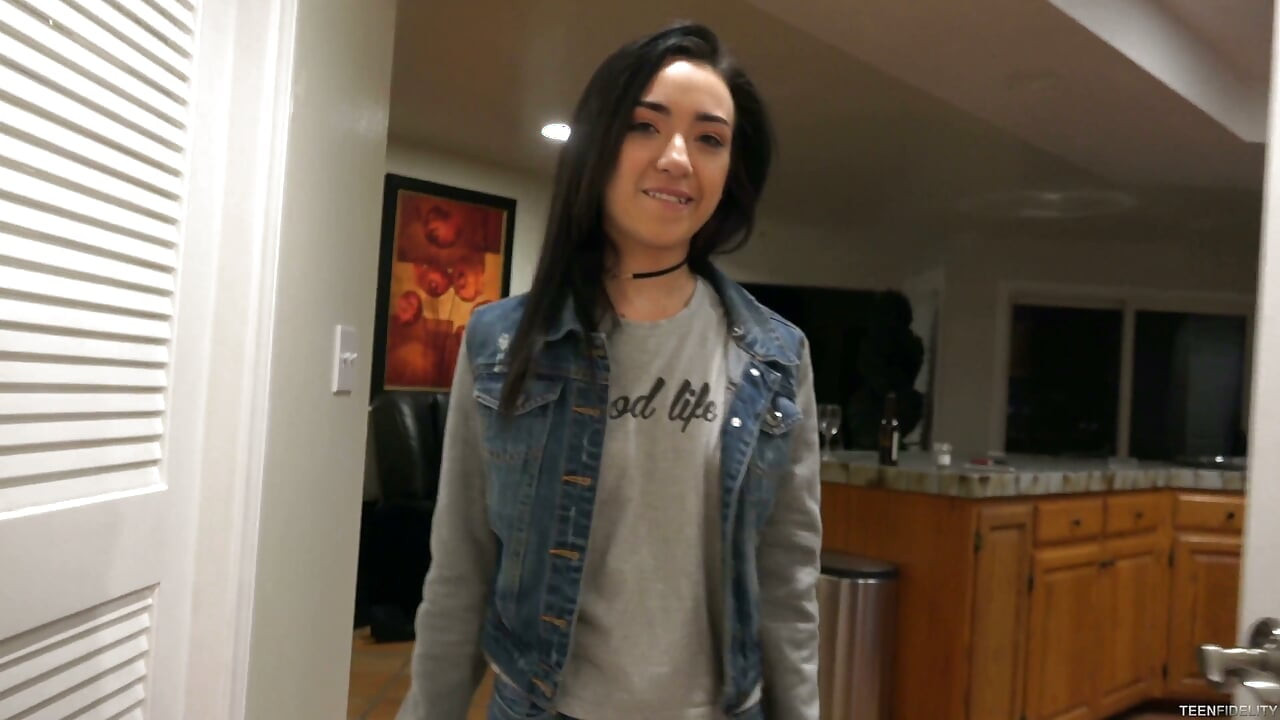 수줍은 십대 Kiley Jay 질싸