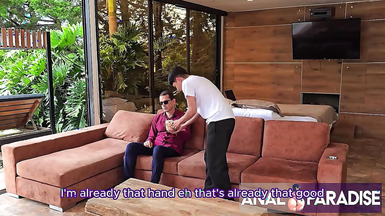 ICH HABE DEN ARSCH DES SEXY NEUEN ANGESTELLTEN HINTER DEM RÜCKEN MEINES BLINDEN STIEFVATERS GEFICKT.