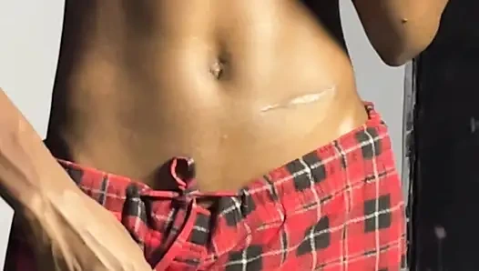 Twink pesan dan bermain dengan kontol besar