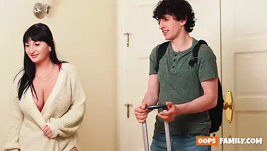 Die leidenschaftliche brünette Aleksa Mink wählt schmutzige, steife affäre zu XXX!